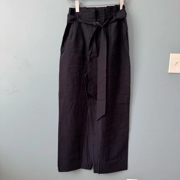 Lost + Wander NWOT Bloody Mary Cropped Belted Wide‎ Leg Pants in Black. Medium